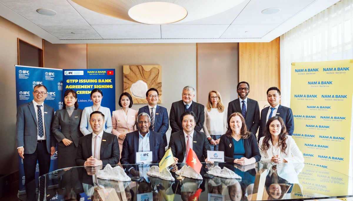 Trước đó, Nam A Bank và IFC đã ký kết hợp tác triển khai các sáng kiến chuyển đổi xanh trong VIFC - HCMC. Ảnh: Nam A Bank.